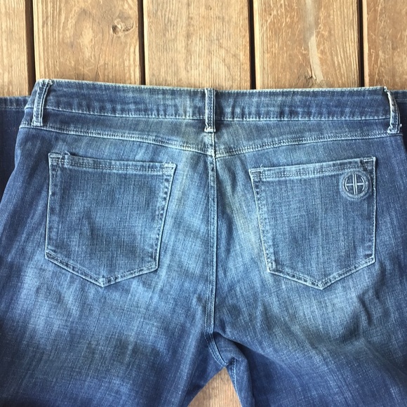 Destressed Jeans - Picture 3 of 4